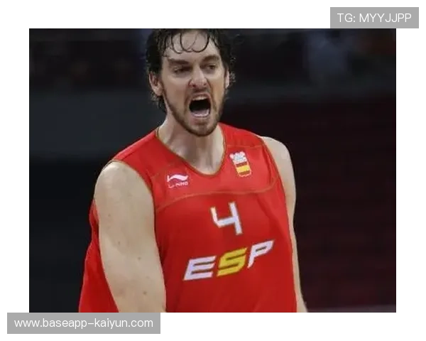 湖人队退役保罗加索尔球衣 球迷齐致敬永载历史 湖人队退役保罗加索尔球衣 球迷齐致敬永载历史