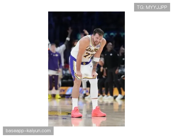 东契奇左腿筋二级拉伤赛季报销，湖人季后赛前景蒙阴影